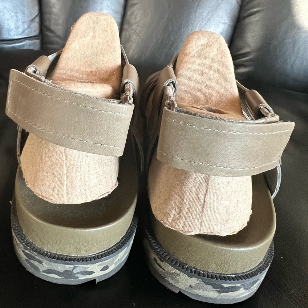 SOREL Roaming Criss Cross Sandal 9.5 Women - Picture 5 of 9